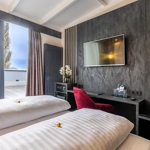 *** Hotel Plaza Austria